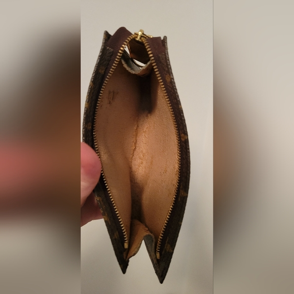 100% Authentic Louis Vuitton Monogram Pouch !!! - Picture 12 of 13